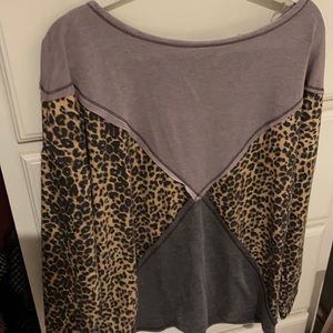 GUC ONLY WORN ONCE CUTEST LAVENDER & LEOPARD TOP CRISS CROSS PATTERN